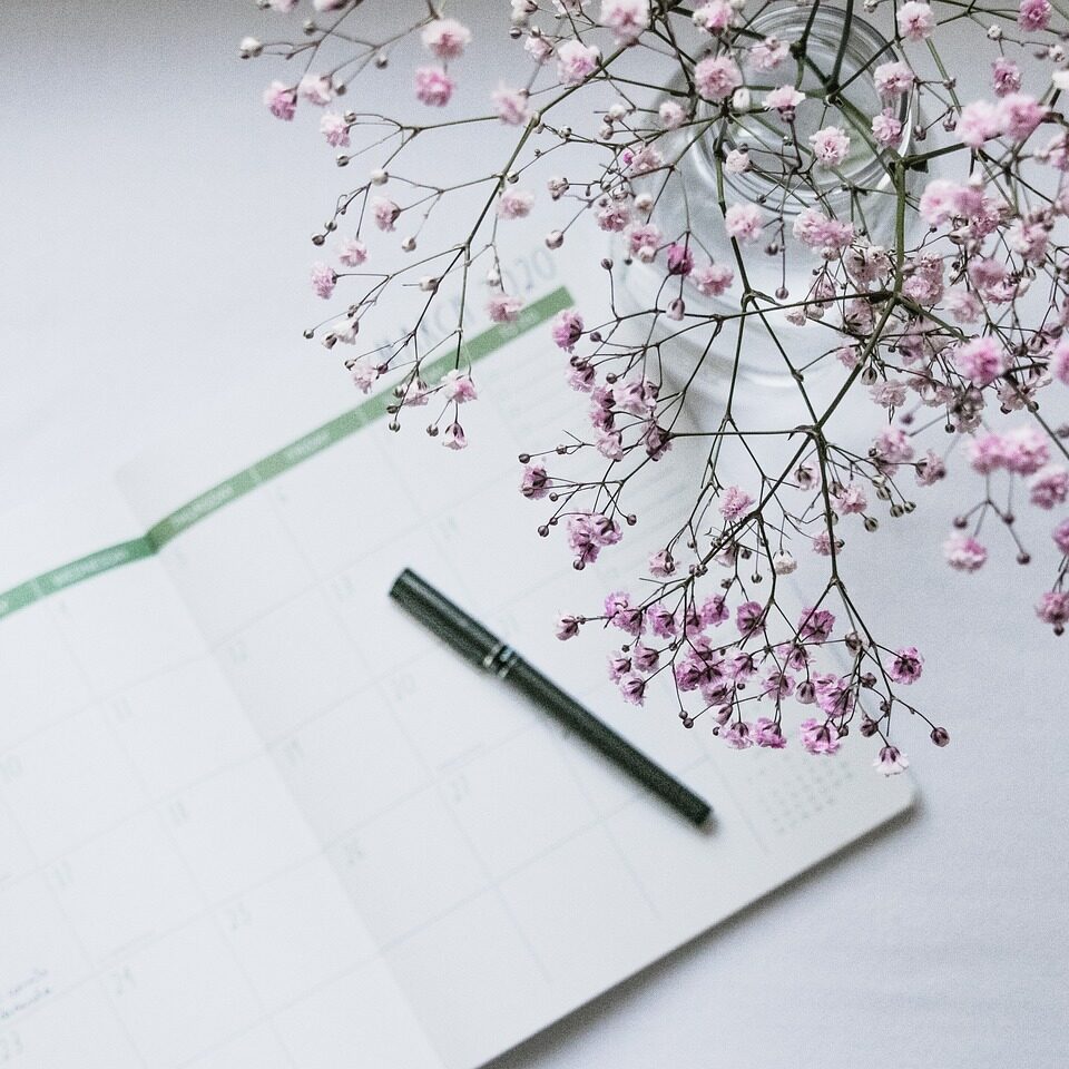 https://astroluna.rs/wp-content/uploads/2025/03/planner-4884740_1280-960x960.jpg